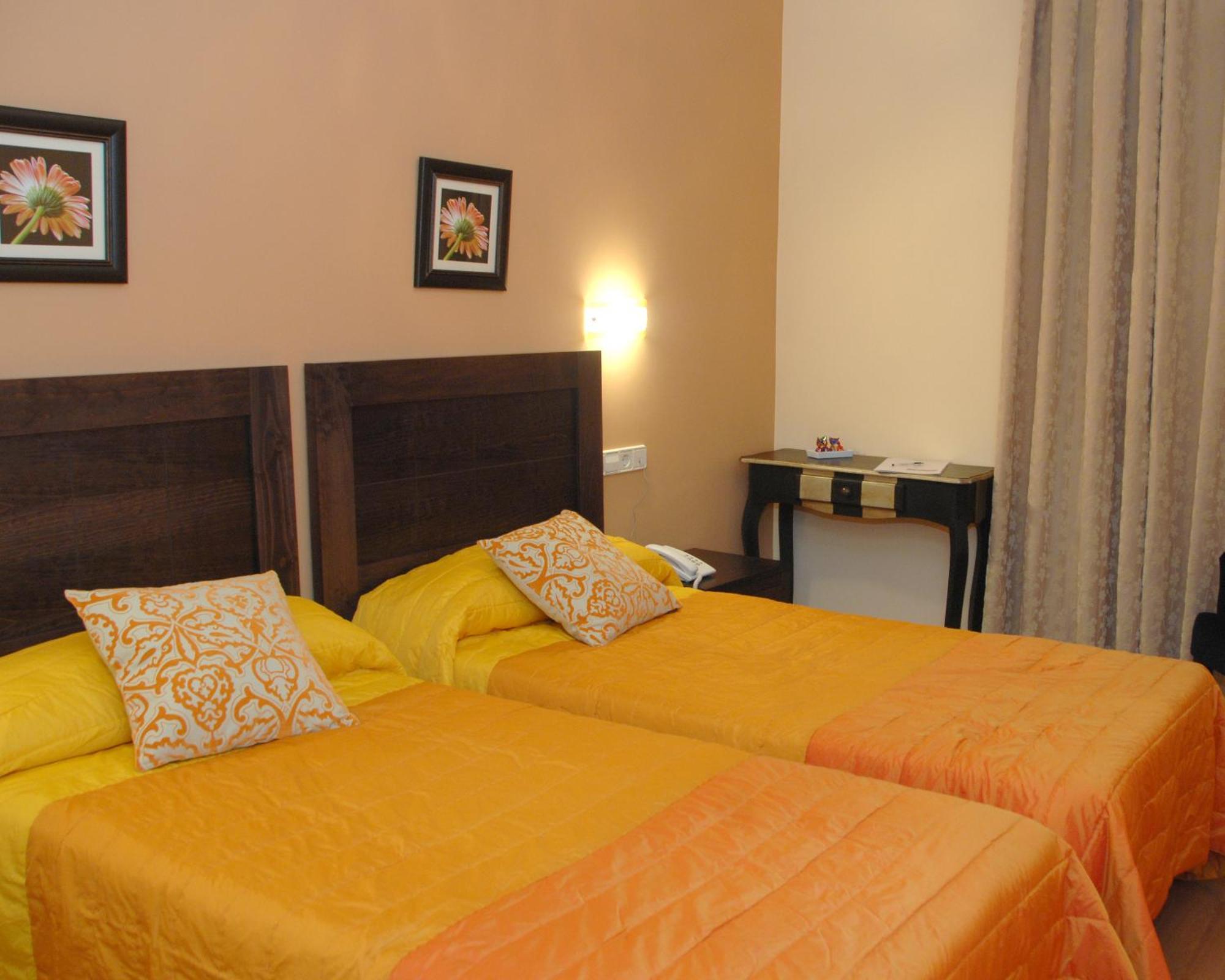 Hotel Hc Sigueenza Bagian luar foto
