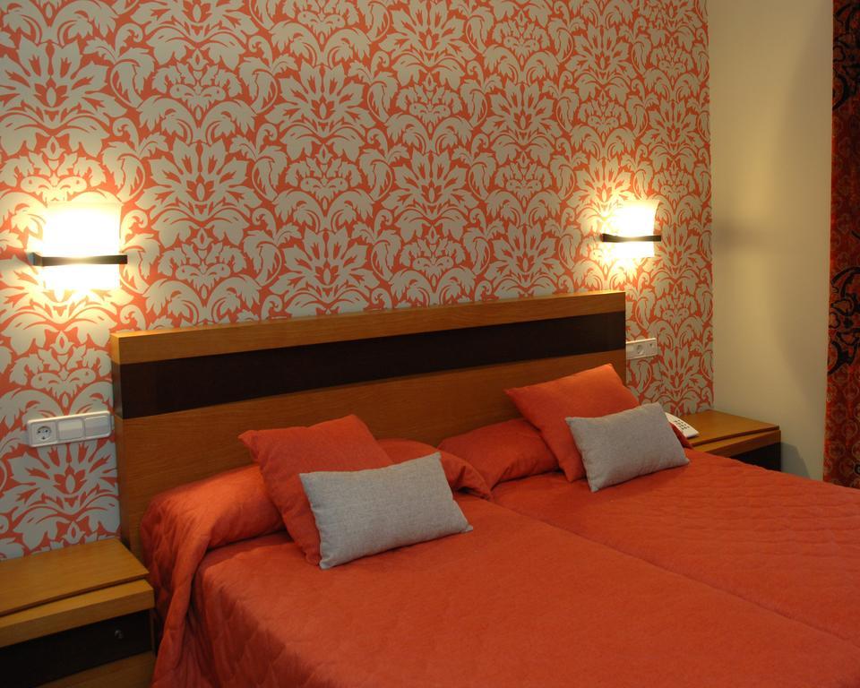 Hotel Hc Sigueenza Bagian luar foto